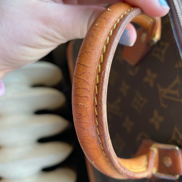 Louis Vuitton Alma - Picture 6 of 16